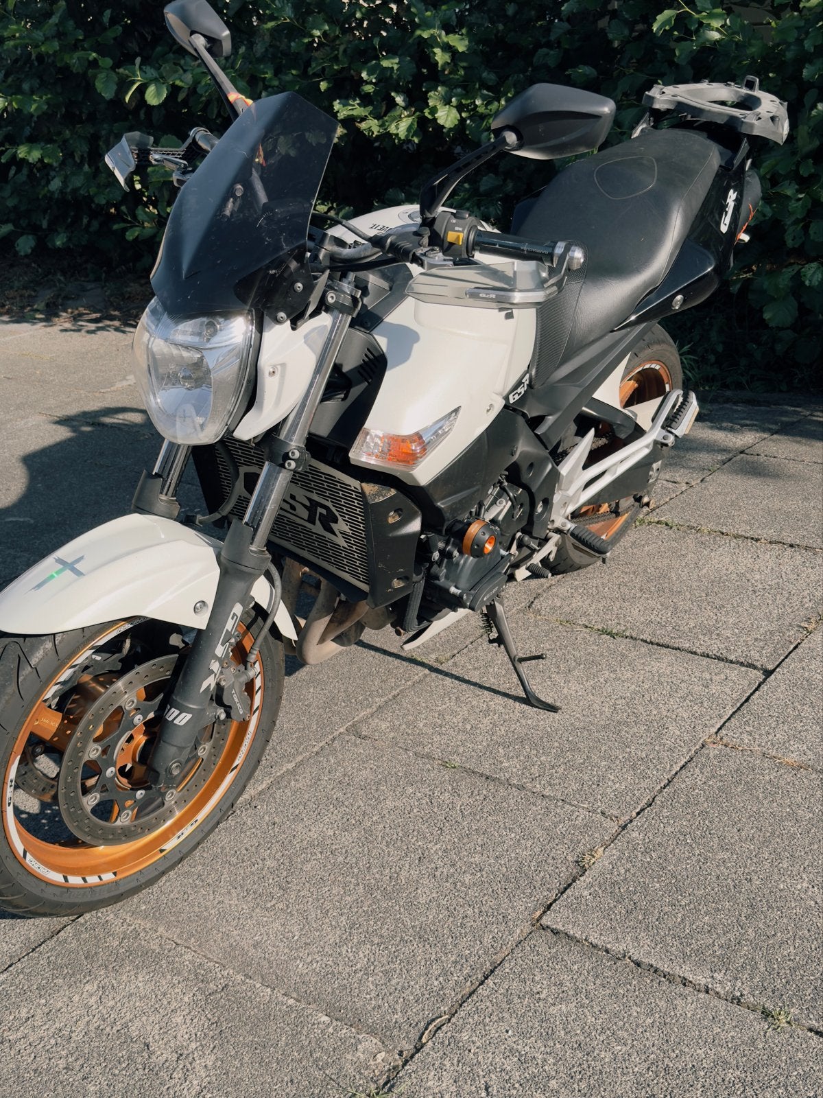 Suzuki GSR 600 (2010) White Edition met Givi topkoffer, 4 cilinders, Motorrijbewijs A, Gebruikt, Particulier