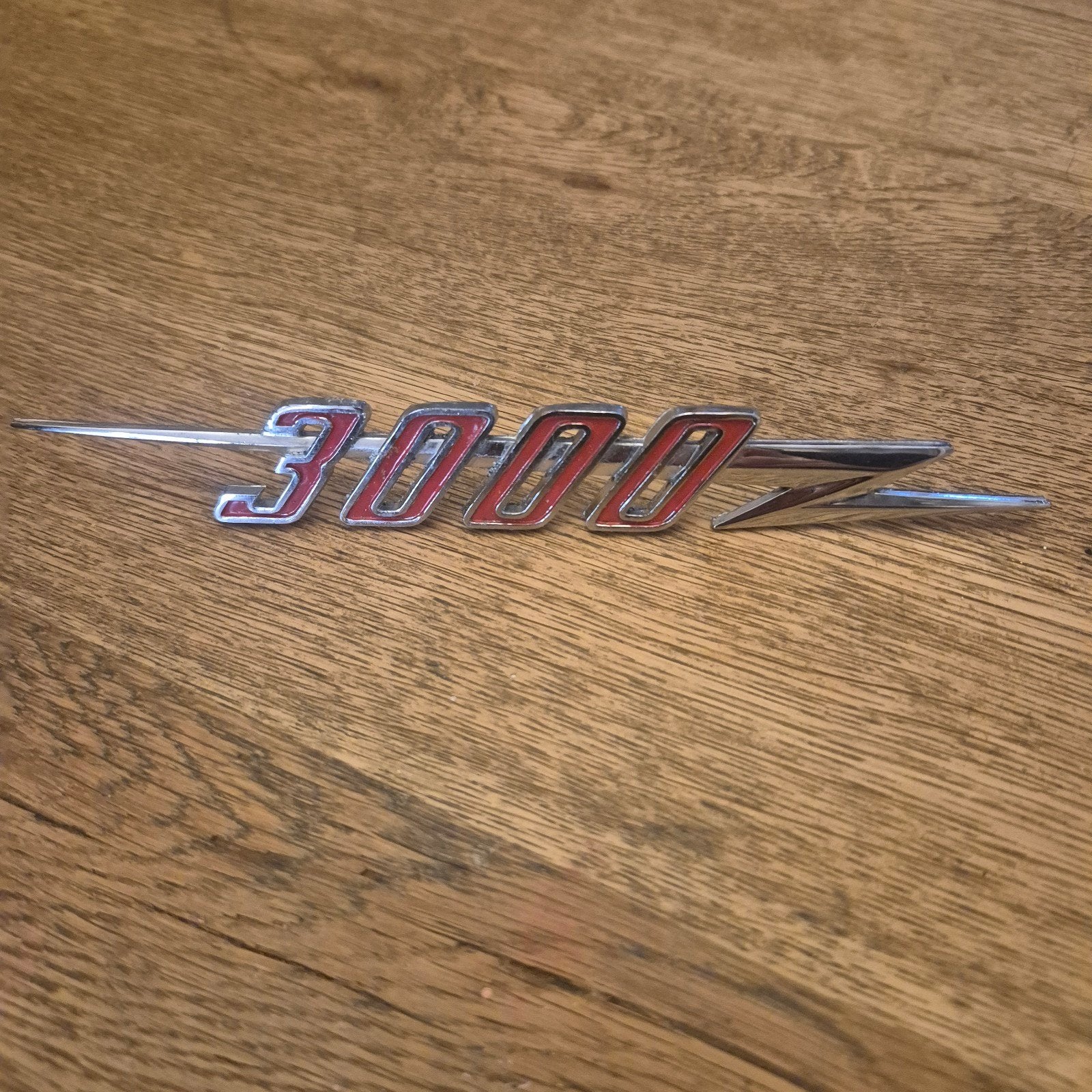 Embleem 3000 Z - Klassiek Auto Onderdeel, Ophalen of Verzenden, Gebruikt, Overige automerken