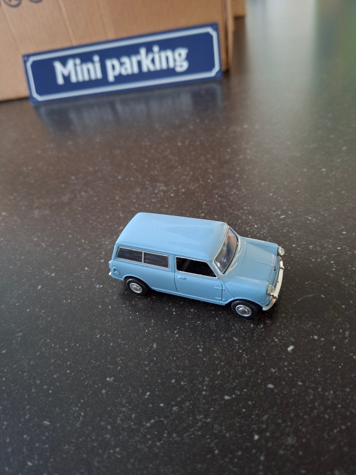 Miniatuur Auto: Lichtblauwe Stationwagen, Hobby en Vrije tijd, Ophalen of Verzenden
