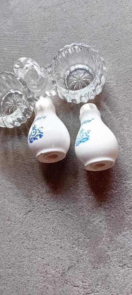 Peper en zoutstel oud setje klein puntje uit onderkant, Ophalen of Verzenden, Zo goed als nieuw