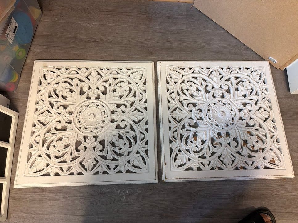 Set van 2 Witte Houten Wandpanelen met Bloemmotief, Hout, Ophalen of Verzenden, Zo goed als nieuw, Wandbord of Wandpaneel