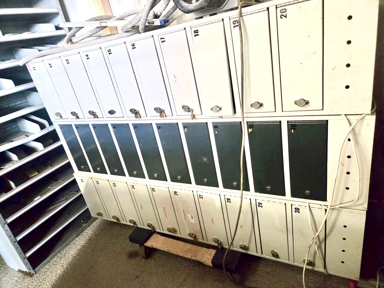 Lockerkasten met 220V kluisjes lockers met stroom, Ophalen, Gebruikt