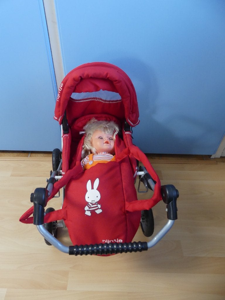 Mooie Poppenwagen / Nijntje / Vintage / Met Pop, Kinderen en Baby's, Speelgoed | Poppen, Ophalen of Verzenden, Zo goed als nieuw