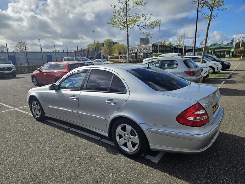 Mercedes-Benz E-Klasse E200 Kompressor Sedan AUT 2006, Auto's, Automaat, Achterwielaandrijving, 4 cilinders, 1505 kg