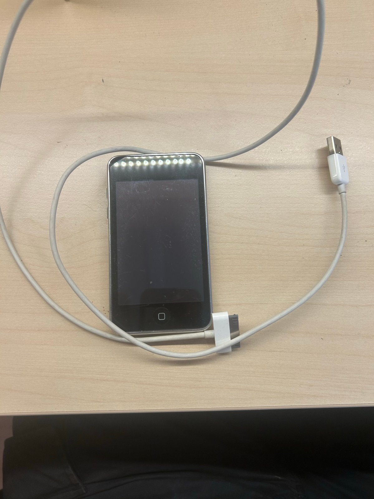 iPod Touch 8GB - Werkt nog, aanknopje zit vast, Ophalen, Gebruikt, Touch, 2 tot 10 GB