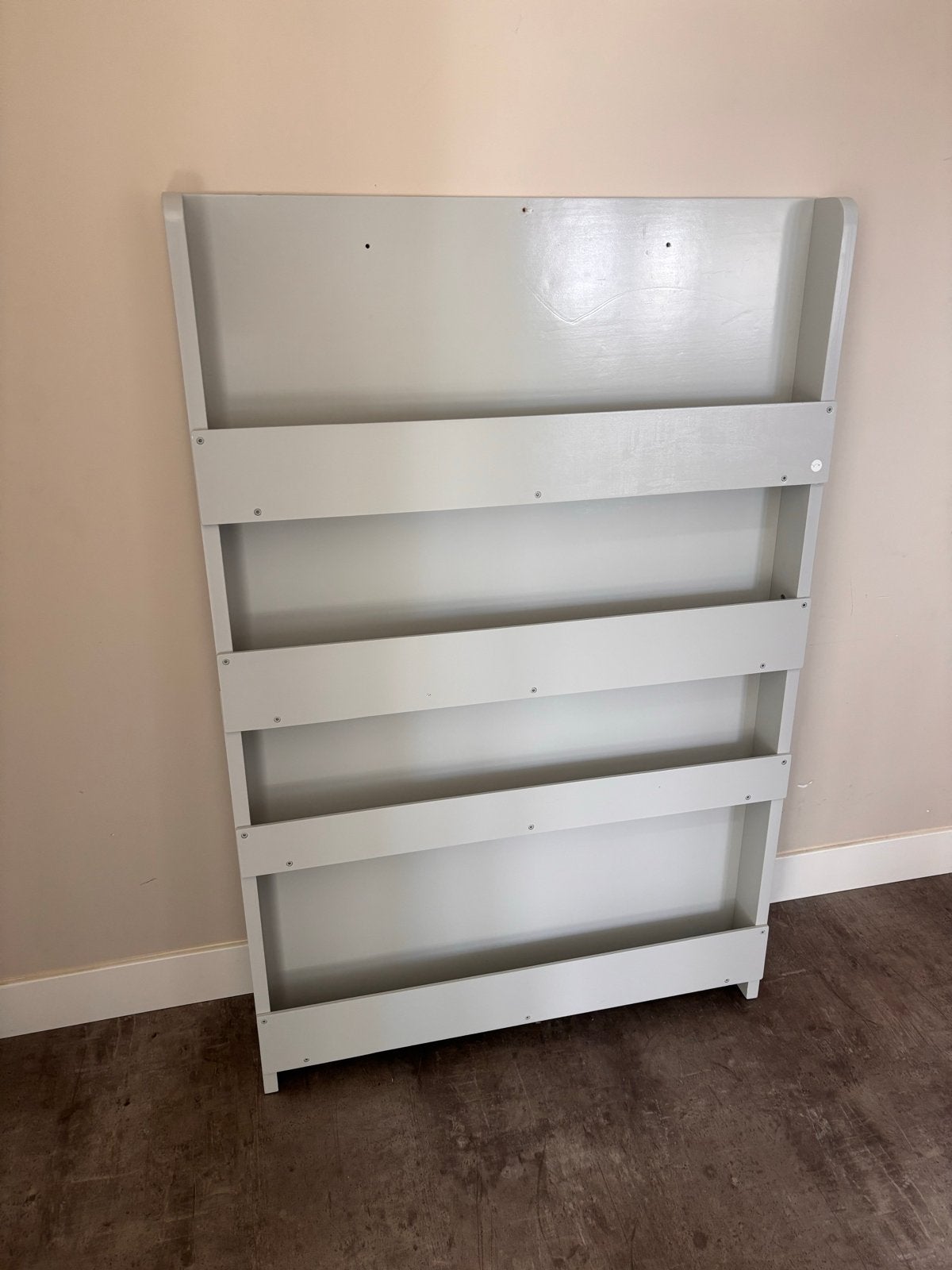 Grijze wandboekenplank voor kinderkamer, Met plank(en), 100 tot 150 cm, Zo goed als nieuw, Minder dan 25 cm