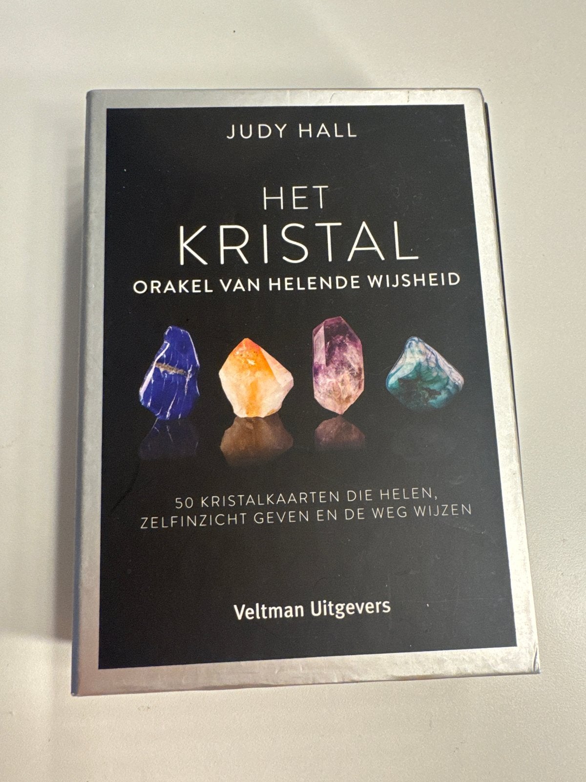 Het Kristal Orakel van Helende Wijsheid - Judy Hall, Ophalen of Verzenden, Zo goed als nieuw, Spiritualiteit algemeen, Instructieboek