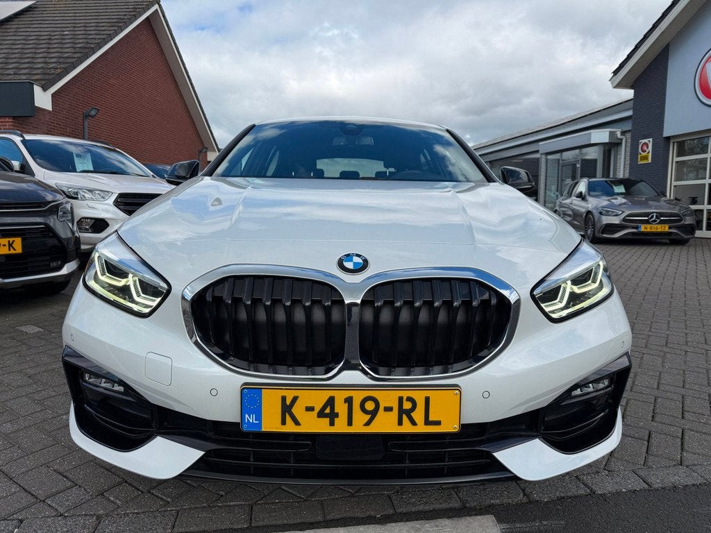 BMW 1-serie 118i Executive Sport Line Aut. RIJKLAARPRIJS!, Auto's, 12 maanden, Gebruikt, Wit, Origineel Nederlands