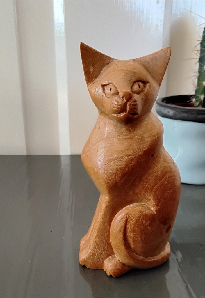 Vintage houten beeldje van een kat - poes, Ophalen of Verzenden, Gebruikt, Hout, Vintage