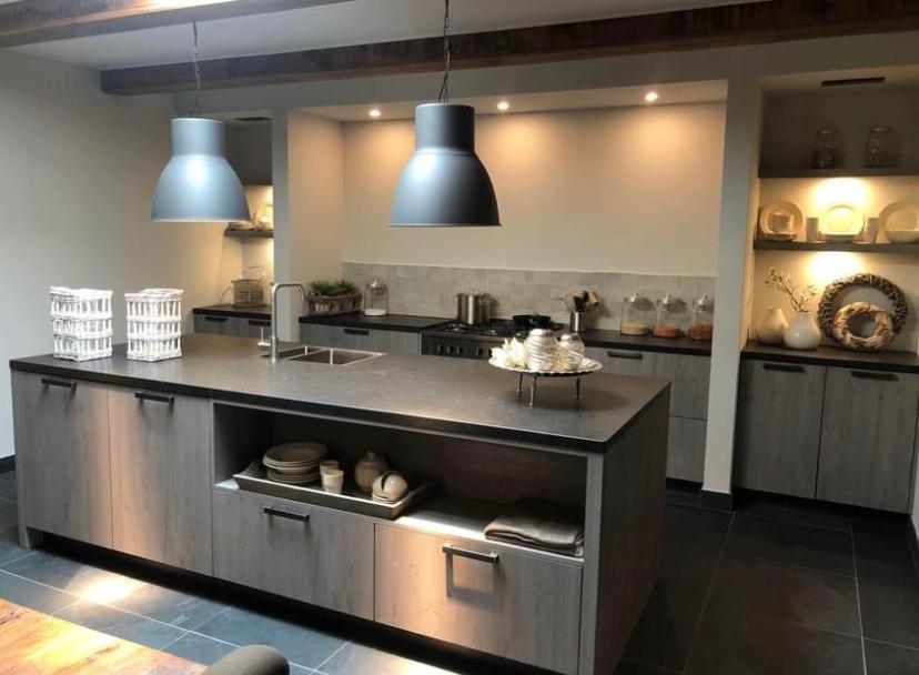 Keuken met eiland en apparatuur, Huis en Inrichting, Keuken | Complete keukens, Ophalen, Bruin, Overige typen, Info@mooierwonenweert.nl
