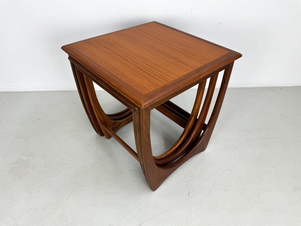 Vintage bijzettafels G-Plan,, 45 tot 60 cm, Minder dan 55 cm, Verzenden, Rond