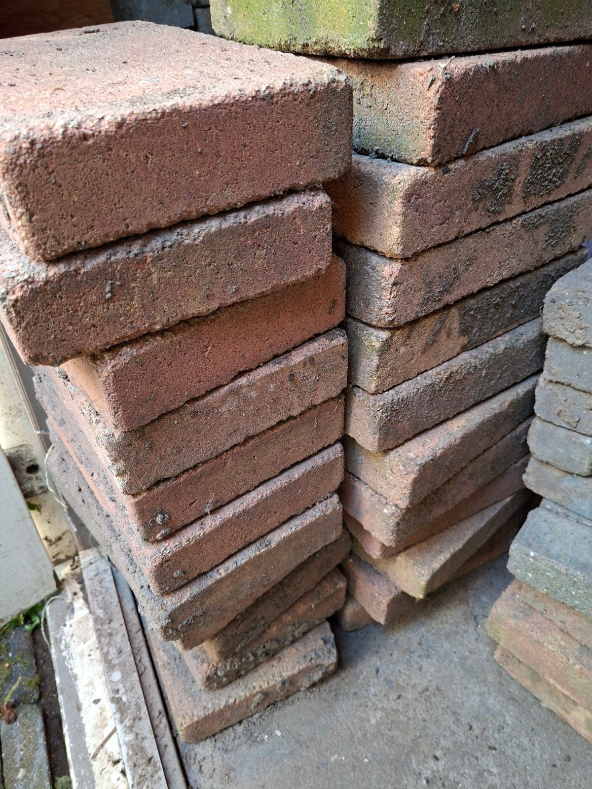 Gebruikte bakstenen en betontegels, Doe-het-zelf en Verbouw, Metselstenen, Ophalen of Verzenden, Gebruikt, Bakstenen