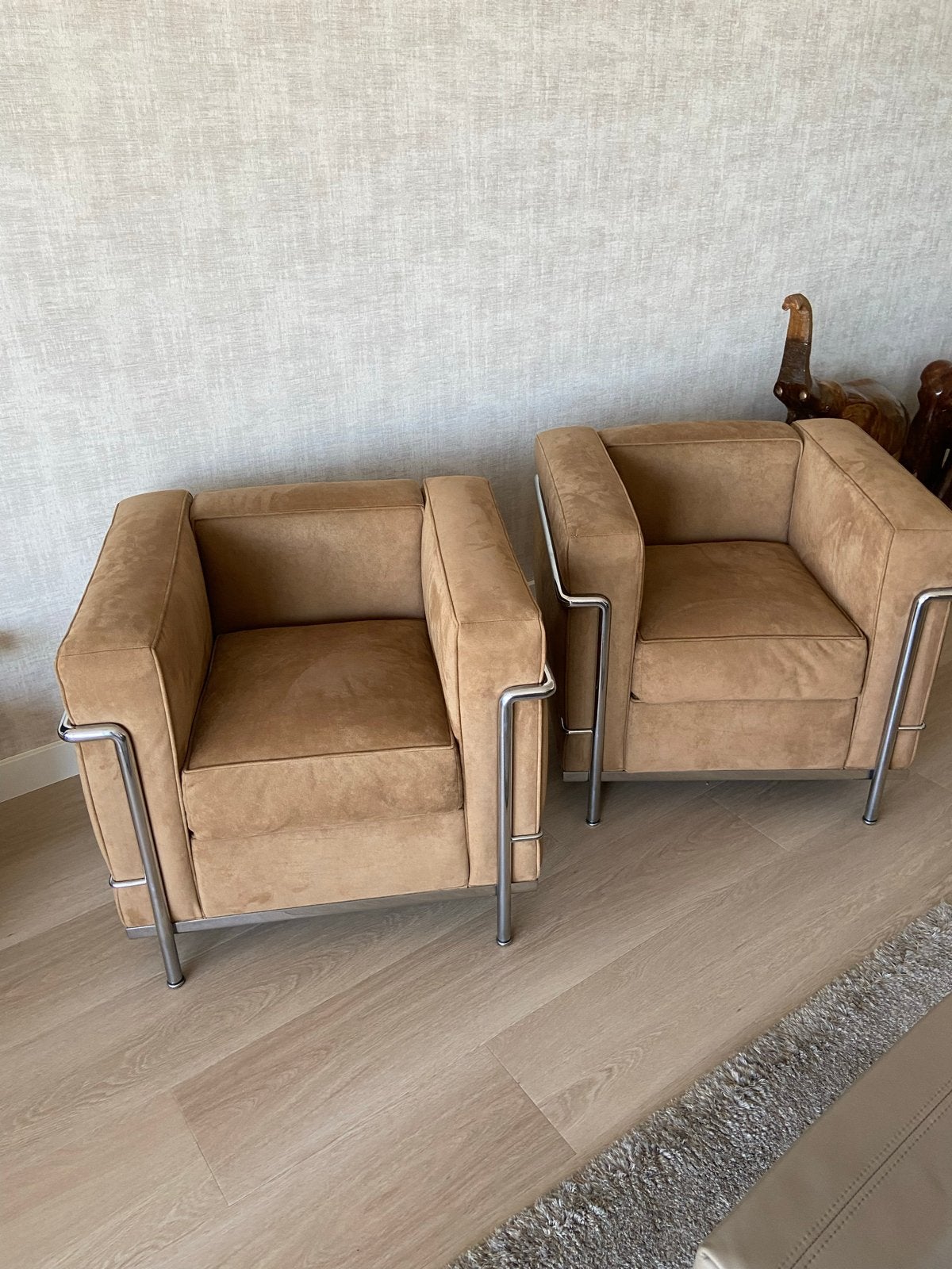 Cassina LC2 fauteuils - Le Corbusier design, Huis en Inrichting, Stoelen, Ophalen, Overige materialen, Twee, Bruin