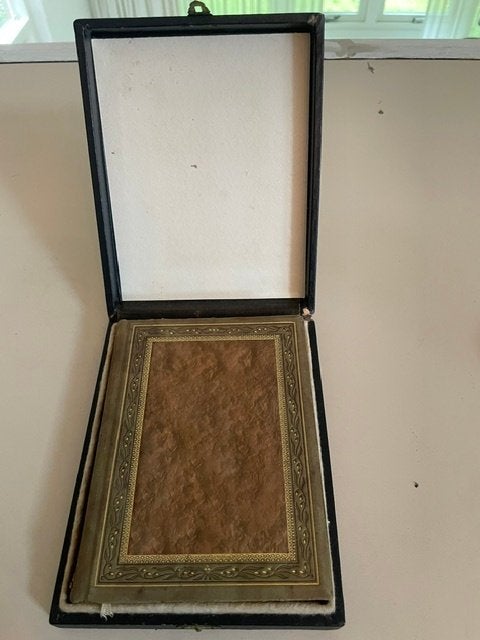 Antiek leren missaal bijbel. Missel des Saint Evangiles 1905, Ophalen