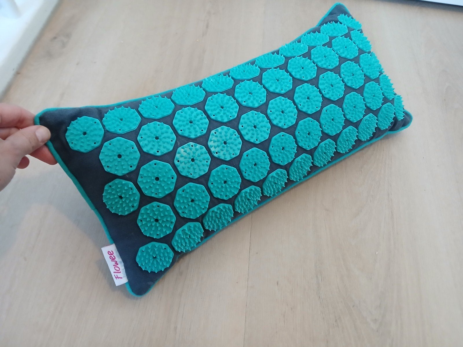 Flowee acupressuurkussen - ontspanning en pijnverlichting, Ophalen of Verzenden, Zo goed als nieuw, Overige typen