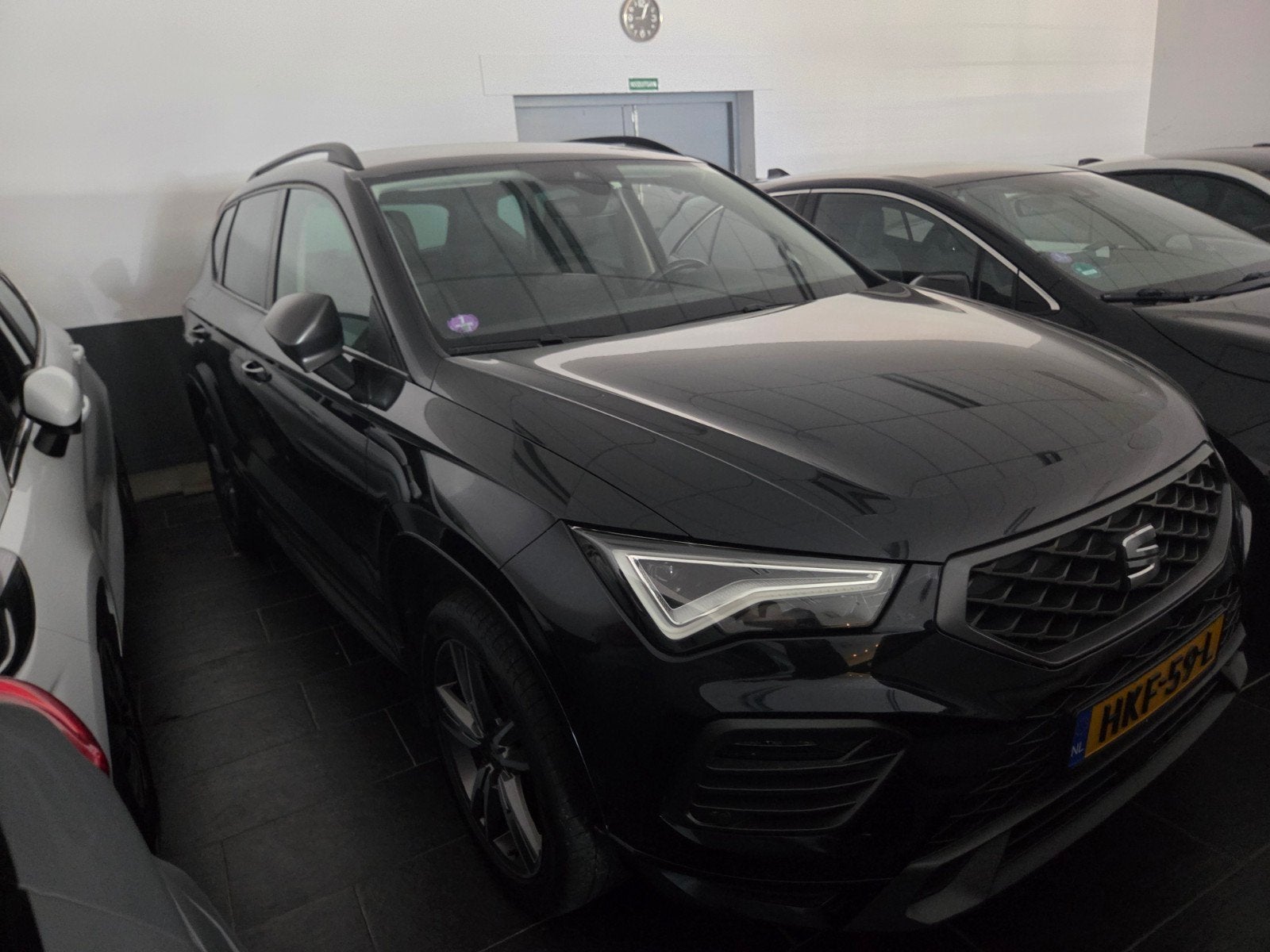 Seat Ateca 1.5 FR AUT FACELIFT LED VIRTUAL KEYLESS TREKHAAK, Auto's, Seat, 1498 cc, 700 kg, Ateca, Zwart
