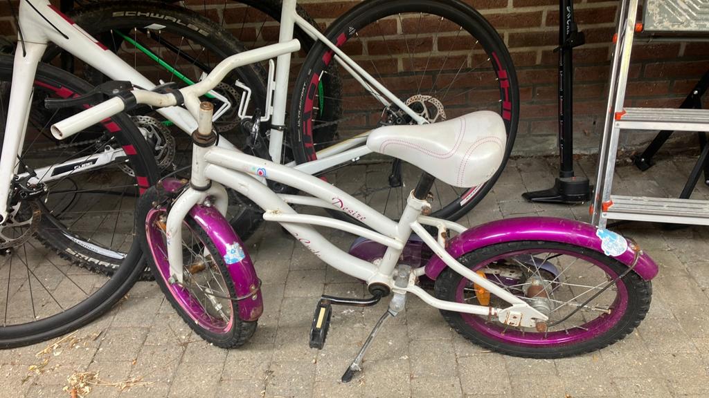 Kinderfiets wit/paars - Zo goed als nieuw, Ophalen, Zo goed als nieuw, Velgrem, 16 tot 20 inch