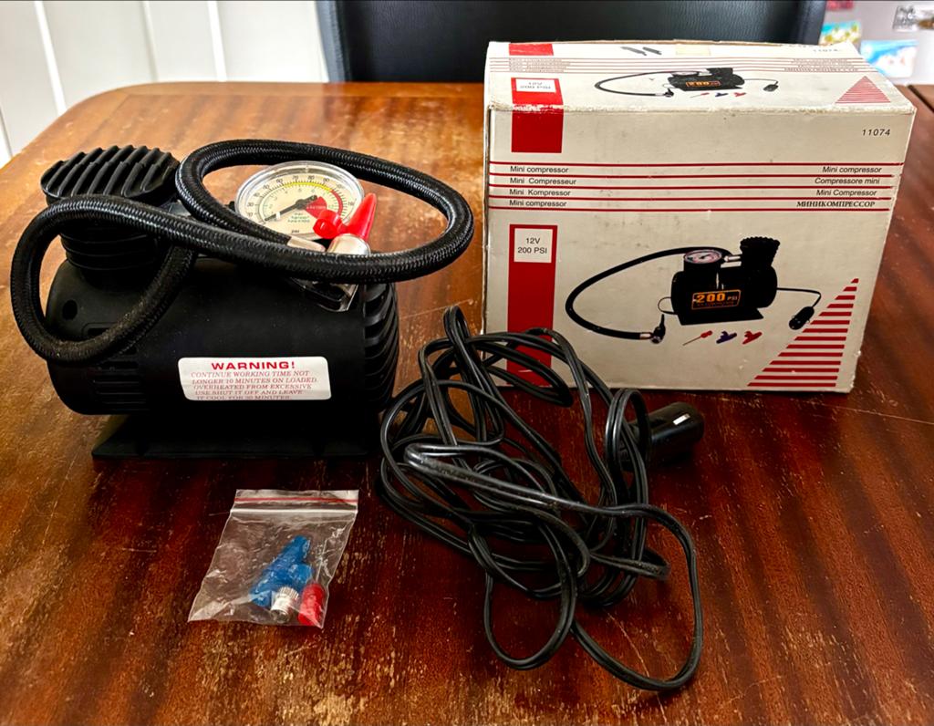 Mini Compressor 12V 200 PSI - Draagbare Luchtpomp, Ophalen of Verzenden, Zo goed als nieuw