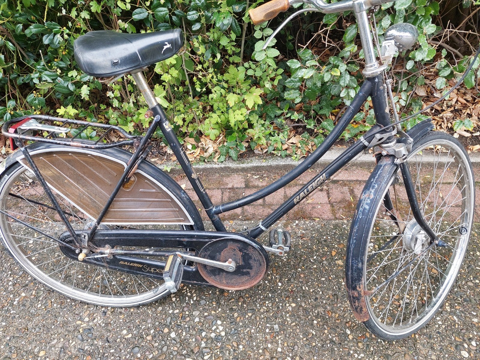 Raleigh Superbe damesfiets met stangremmen, Fietsen en Brommers, Fietsen | Dames | Damesfietsen, Ophalen, Gebruikt, Trommelrem