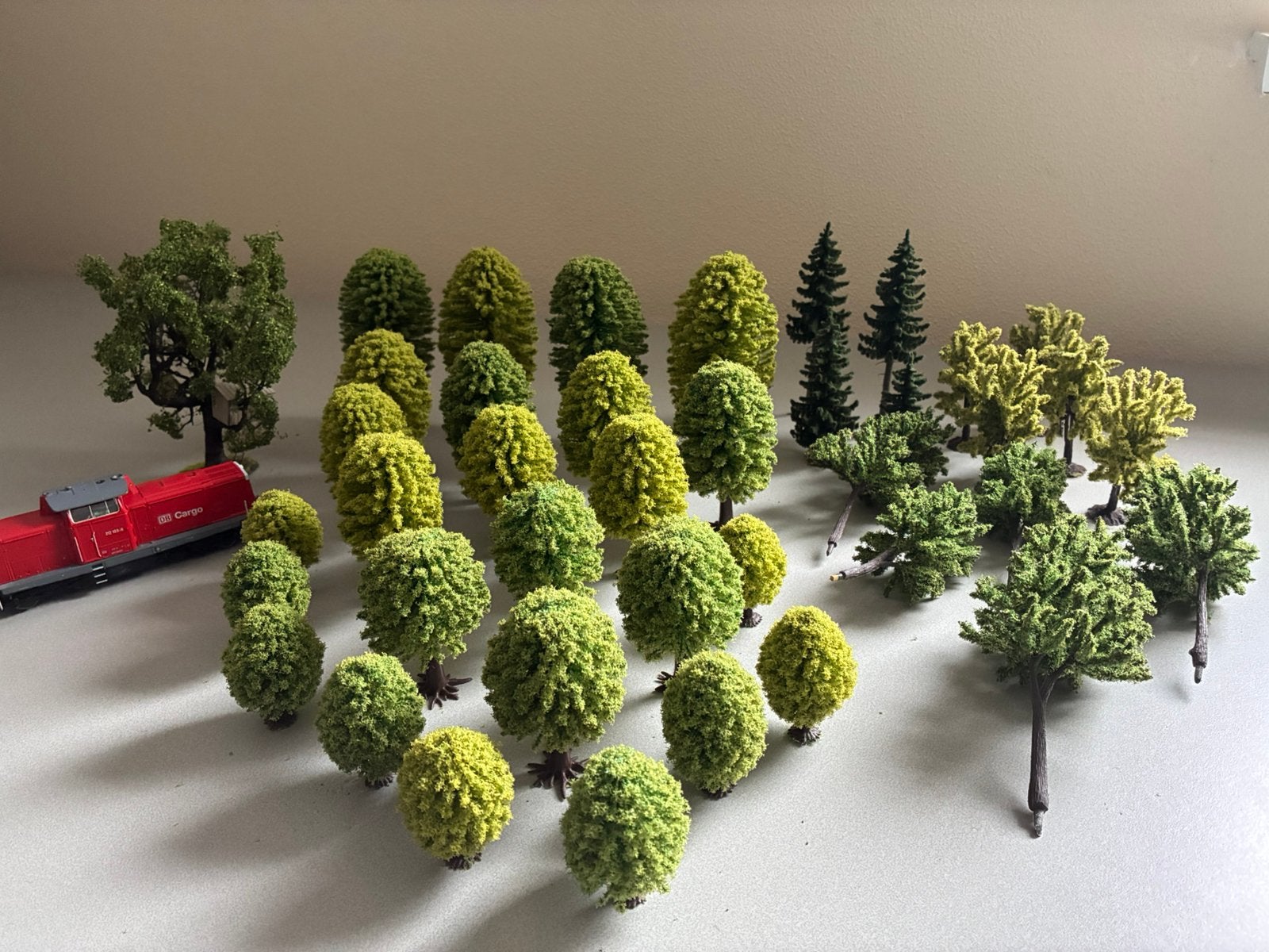 Groot assortiment diverse soorten HO bomen (40 x), Ophalen of Verzenden, Gebruikt, 1:50 of kleiner, Diorama