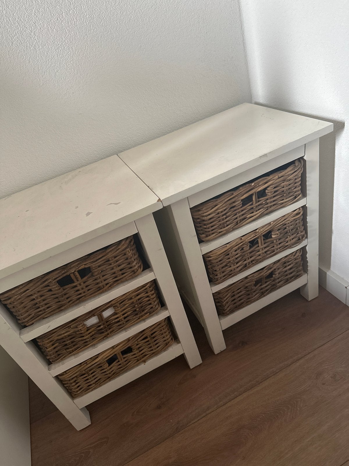 2x (nacht)kastjes met bijpassende mandjes, Ophalen, Gebruikt, 45 tot 65 cm