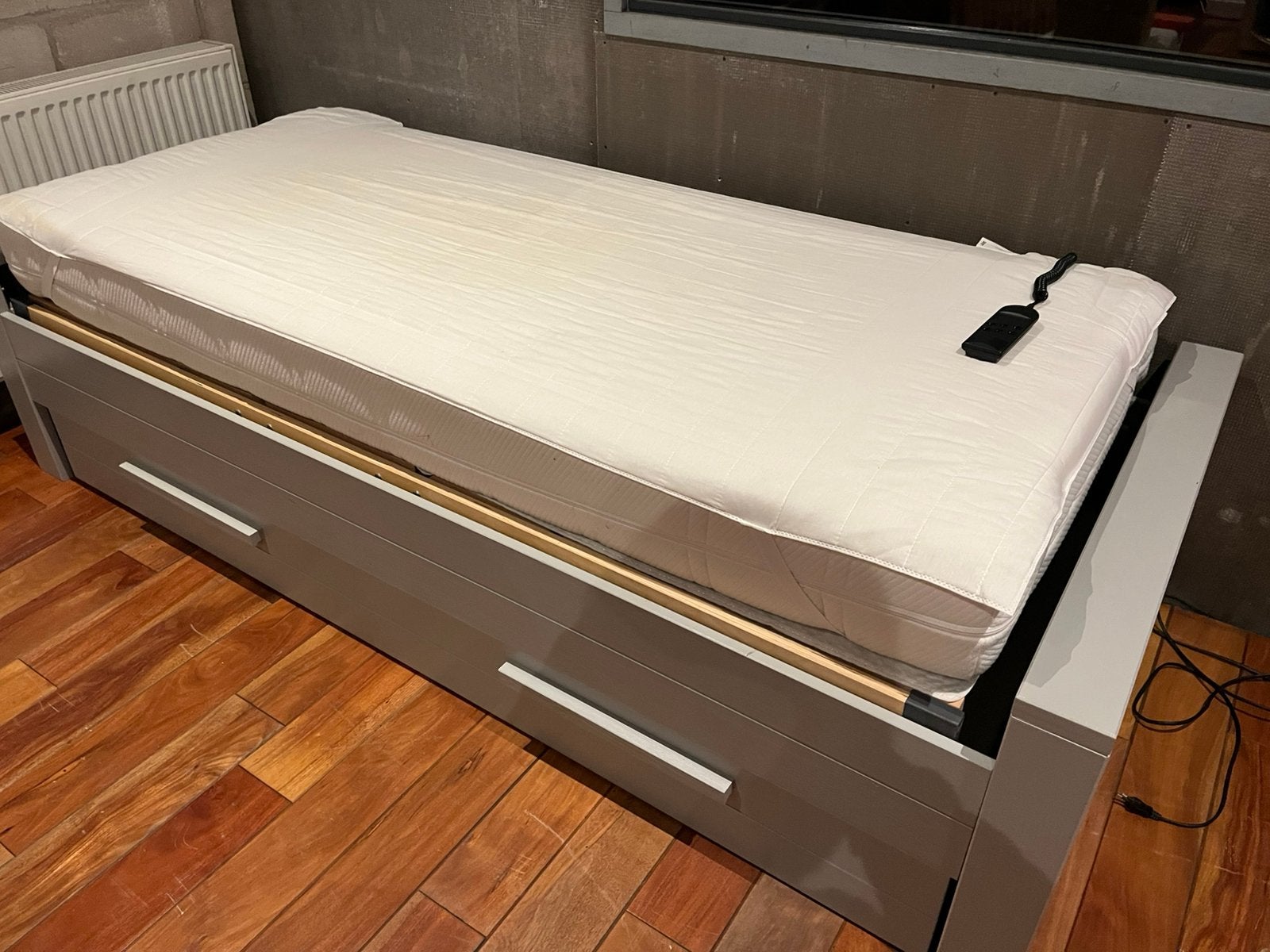 Bed met onderschuifbed, Huis en Inrichting, Ophalen, Verstelbaar, 90 cm, Eenpersoons