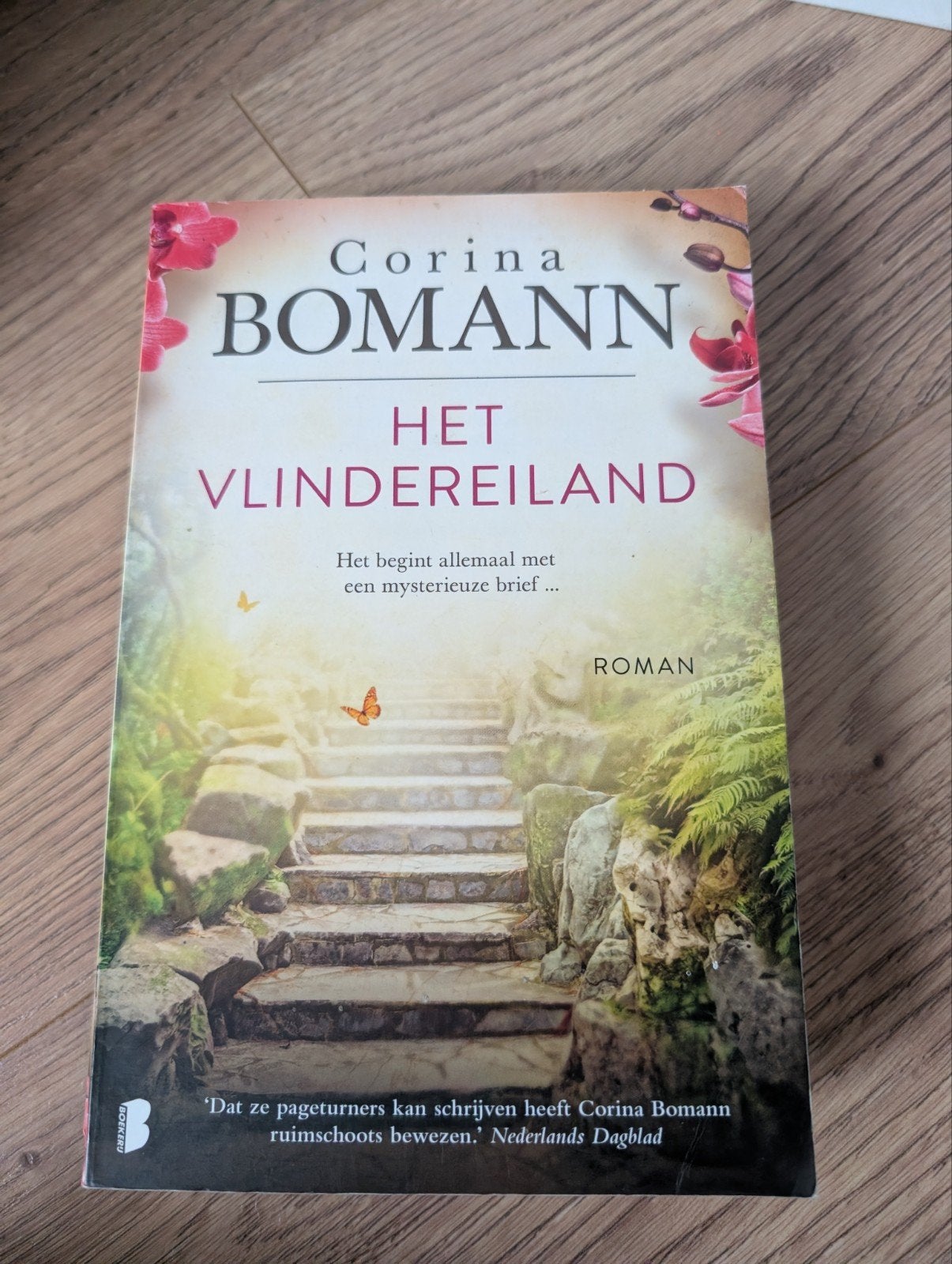 Het Vlindereiland - Corina Bomann (Roman), Boeken, Ophalen of Verzenden, Zo goed als nieuw, Corina Bomann, Nederland