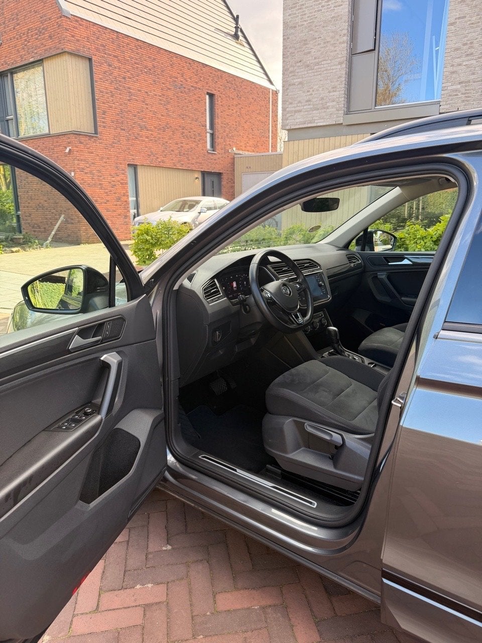 Foto 11 van Volkswagen Tiguan 2.0 TSI 190pk 4Motion DSG 2020 Grijs