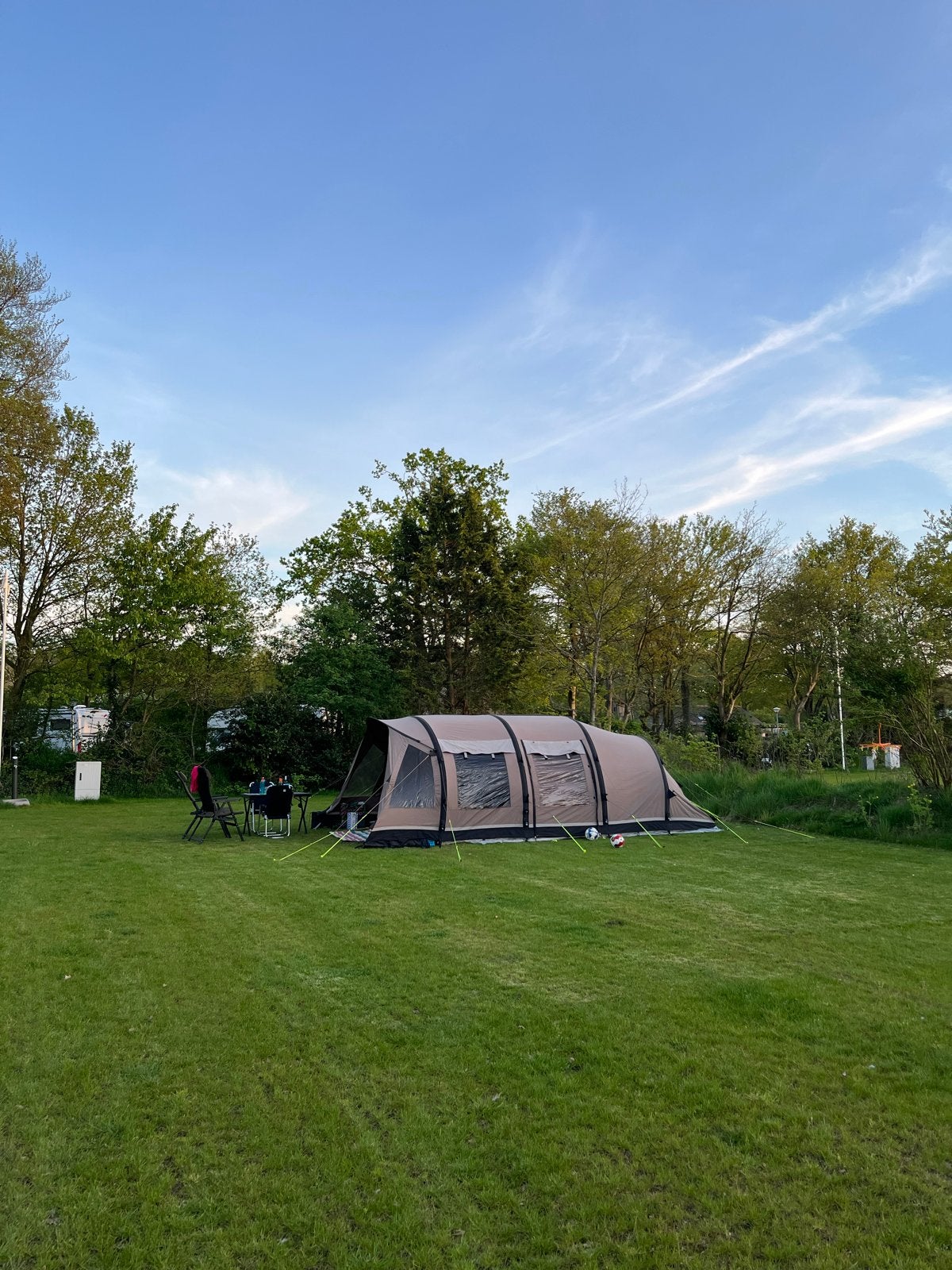 Outwell Harrier L Opblaastent - Ruime Gezinstent met 2 Cabin, Ophalen, Gebruikt, Tot en met 6