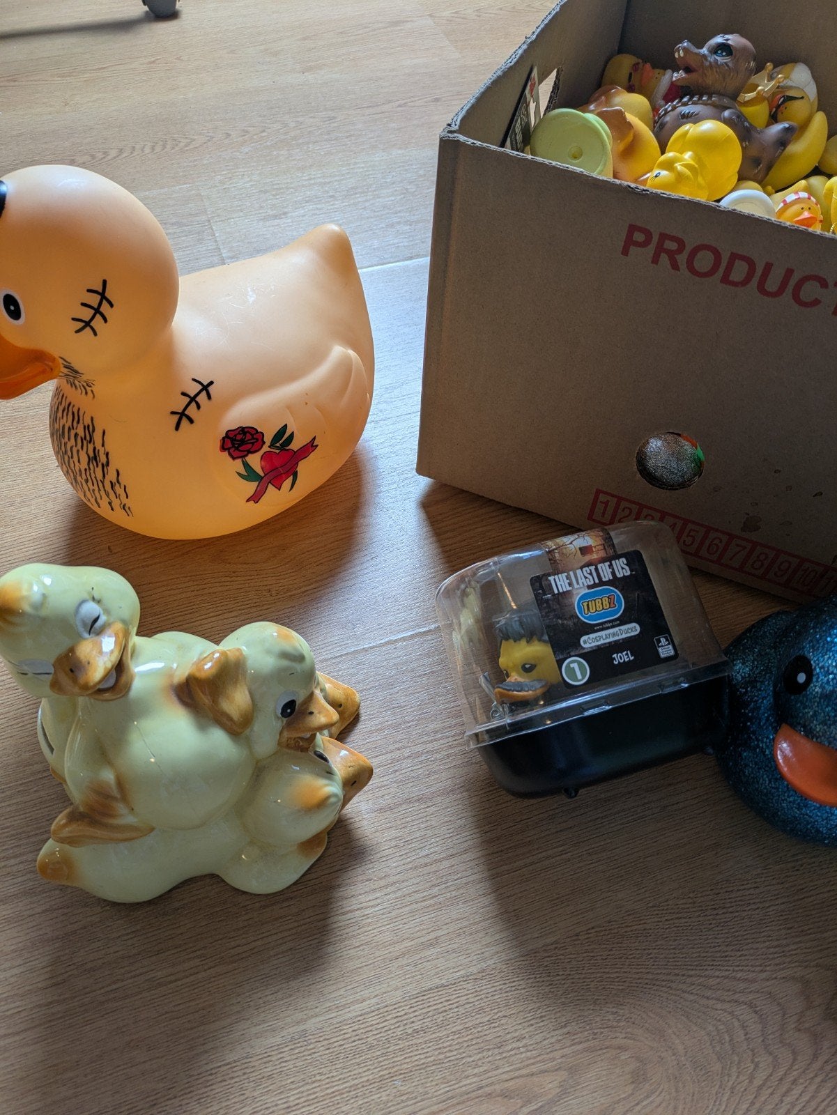 Bananen doos vol met badeendjes.bieden vanaf €40,-, Ophalen