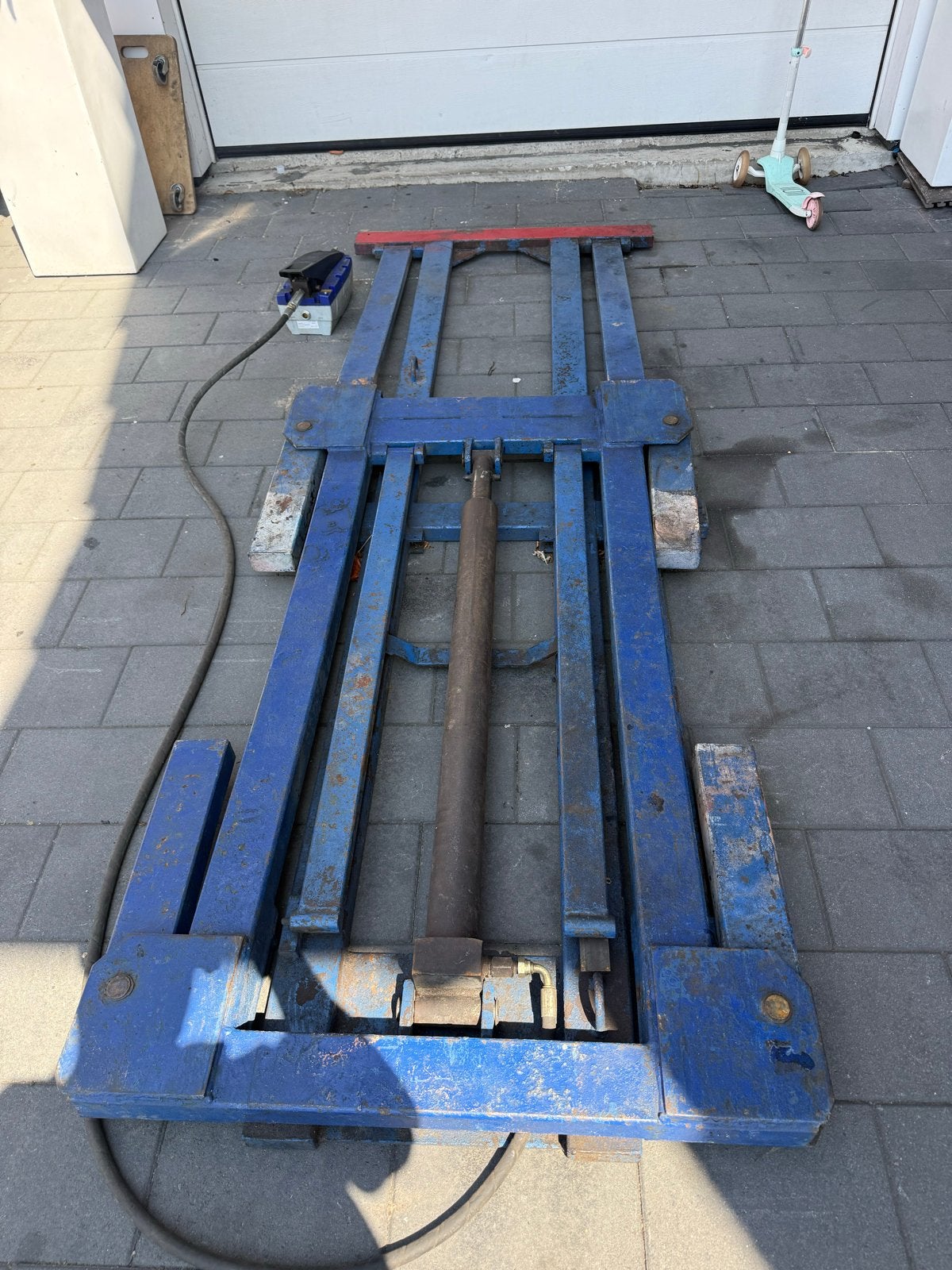 Hydraulische schaarlift voor auto's, Ophalen
