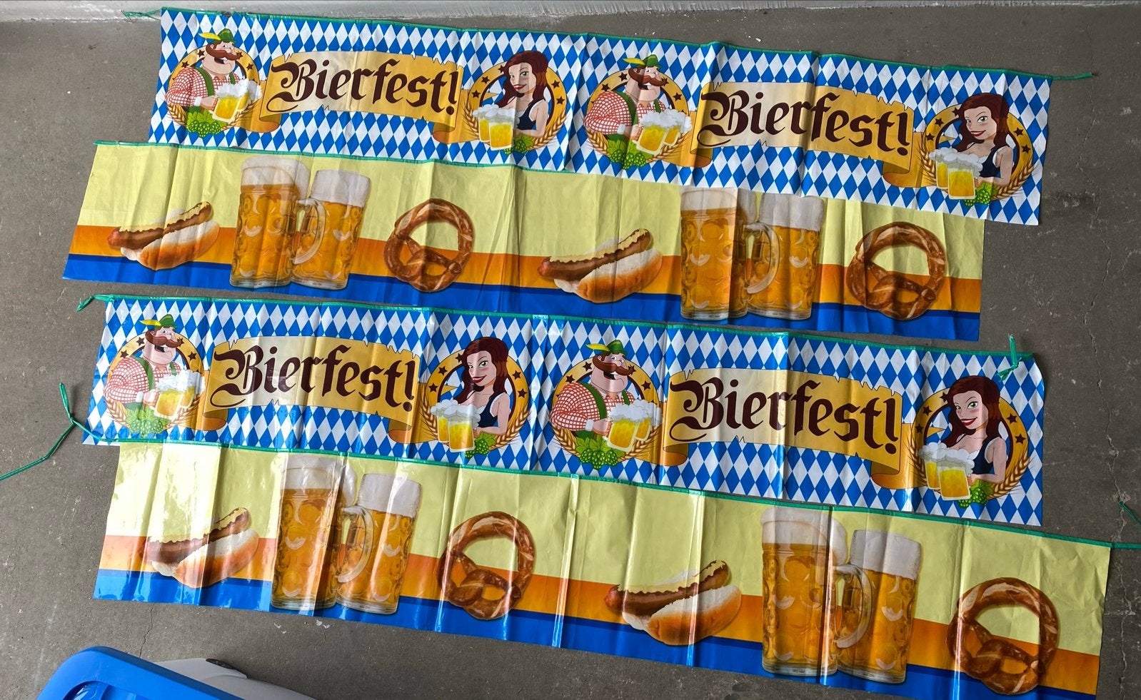 Bierfest! Oktoberfest Versiering  (2 stuks), Ophalen of Verzenden, Gebruikt, Versiering, Overige