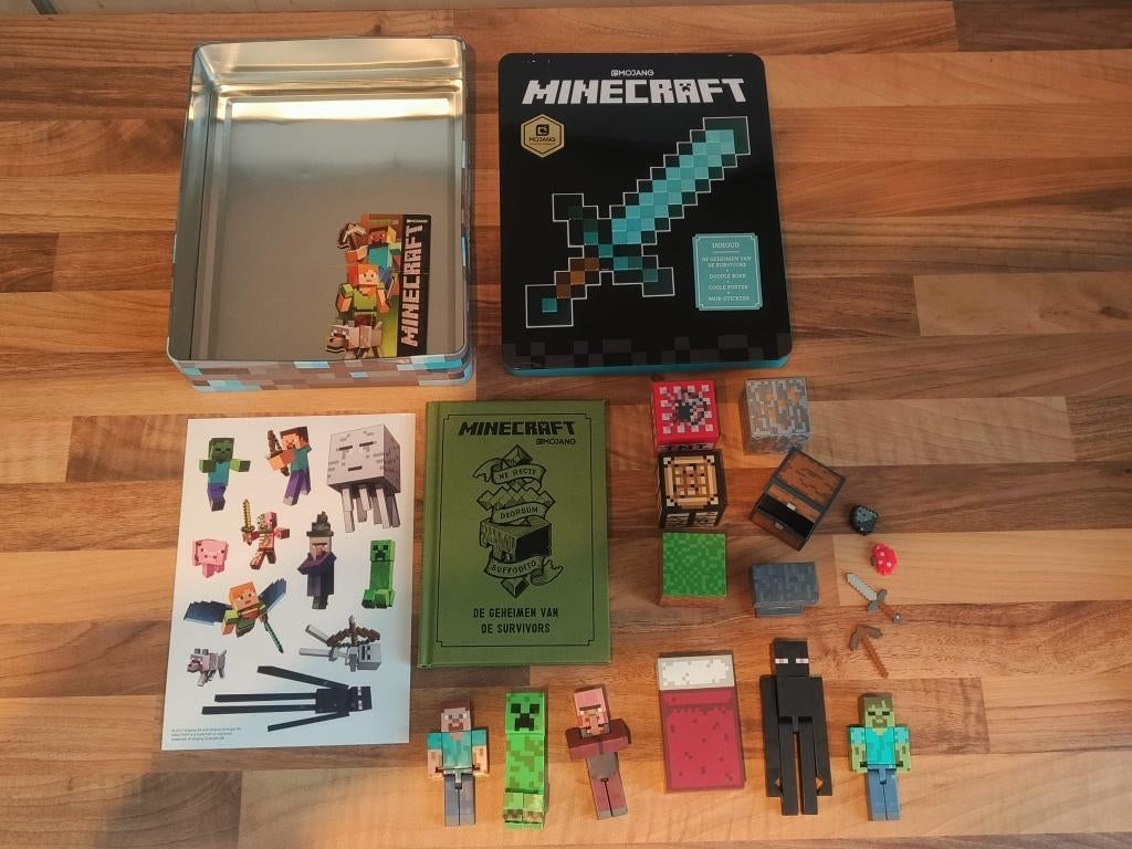 Minecraft poppetjes, stickers en survival boek, Ophalen, Gebruikt