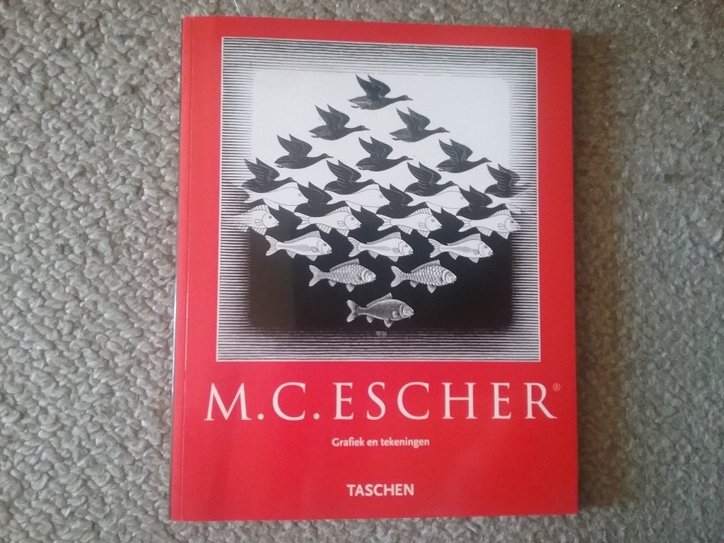 M.C. Escher - grafiek & tekeningen toegelicht door Escher, Ophalen of Verzenden, Zo goed als nieuw, Grafische vormgeving