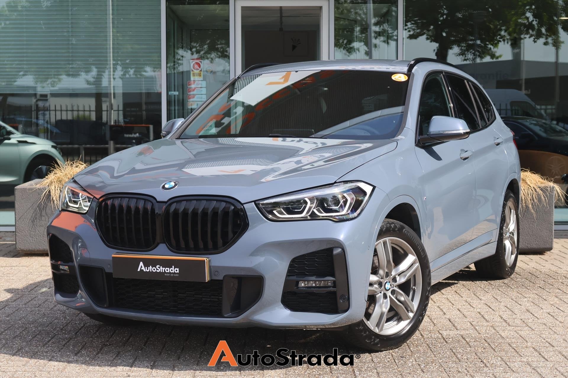 BMW X1 (f48) sDrive18i M-Sport | Stormbay | LED | Navigatie, Auto's, Gebruikt, Met garantie (alle), Regensensor, Leder en Stof