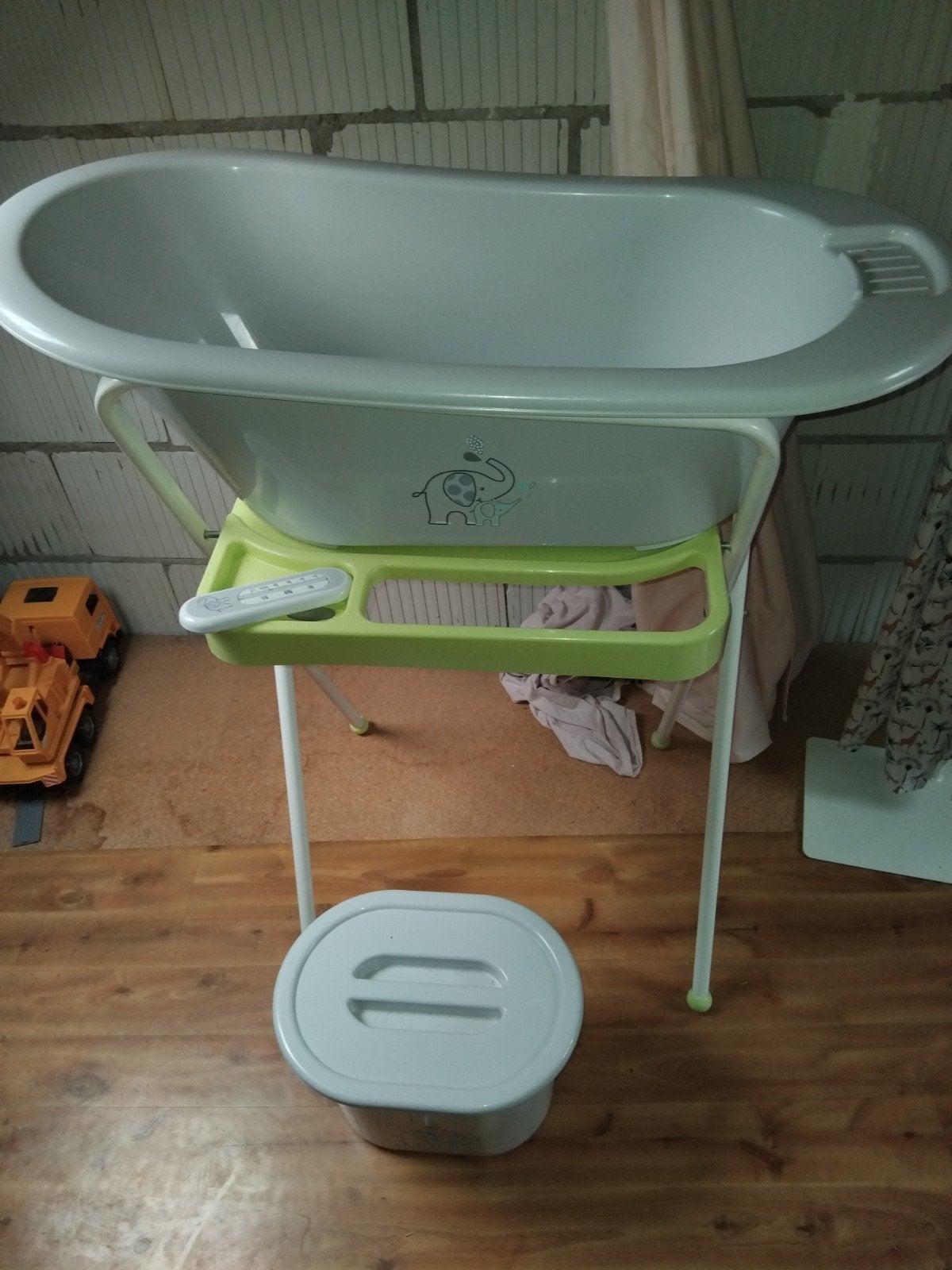 badje plus luieremmer  en badthermometer  merk bebe, Ophalen, Badje, Standaard