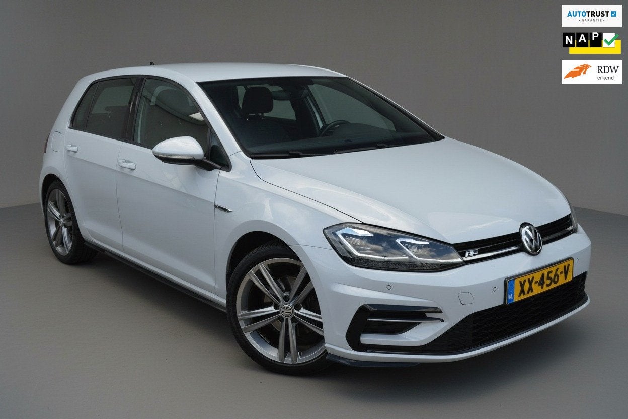Volkswagen Golf 1.5 R-Line|Carplay|Camera|Trekhaak|, Auto's, Stof, Euro 6, 4 cilinders, 150 pk