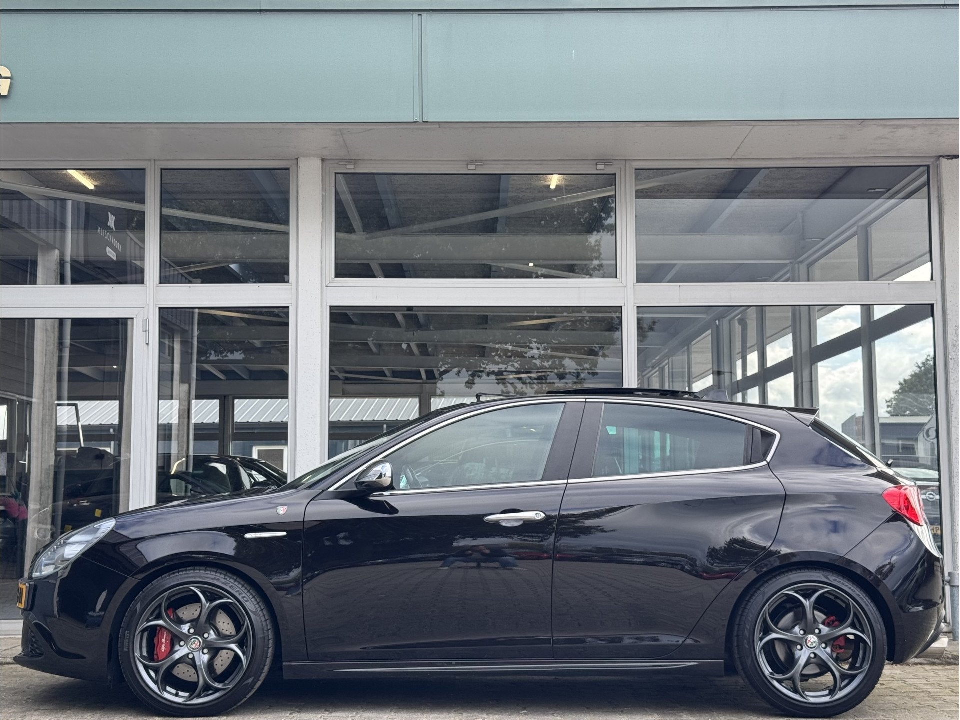 Alfa Romeo Giulietta 1.4 T DISTINCTIVE | PANODAK | 18' VELG!, Voorwielaandrijving, Euro 5, Gebruikt, Zwart