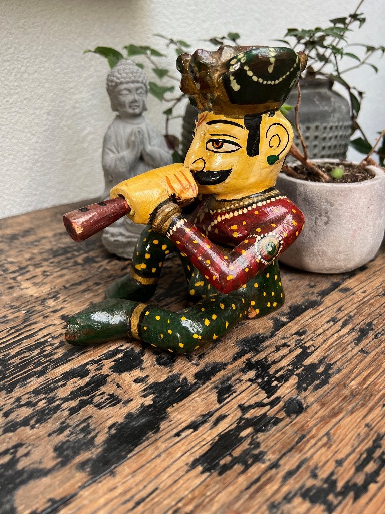India houtsnijwerk beeld massief indiase man fluit uniek, Antiek en Kunst, Minder dan 20 cm, Ophalen of Verzenden, Beeld, Hout