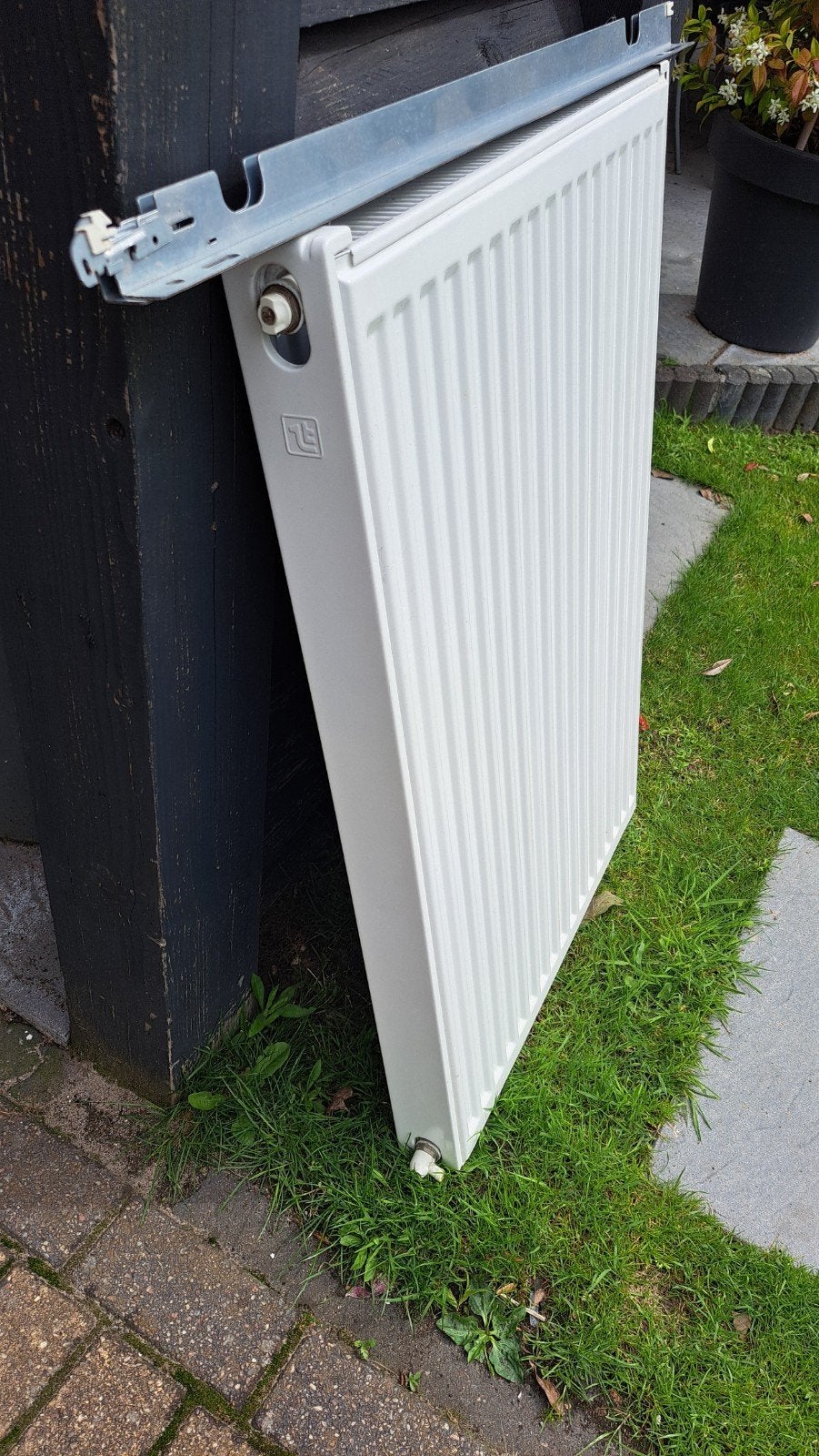 Radiator 60x90 cm met beugel, Gebruikt, Radiator, Ophalen of Verzenden, 60 tot 150 cm