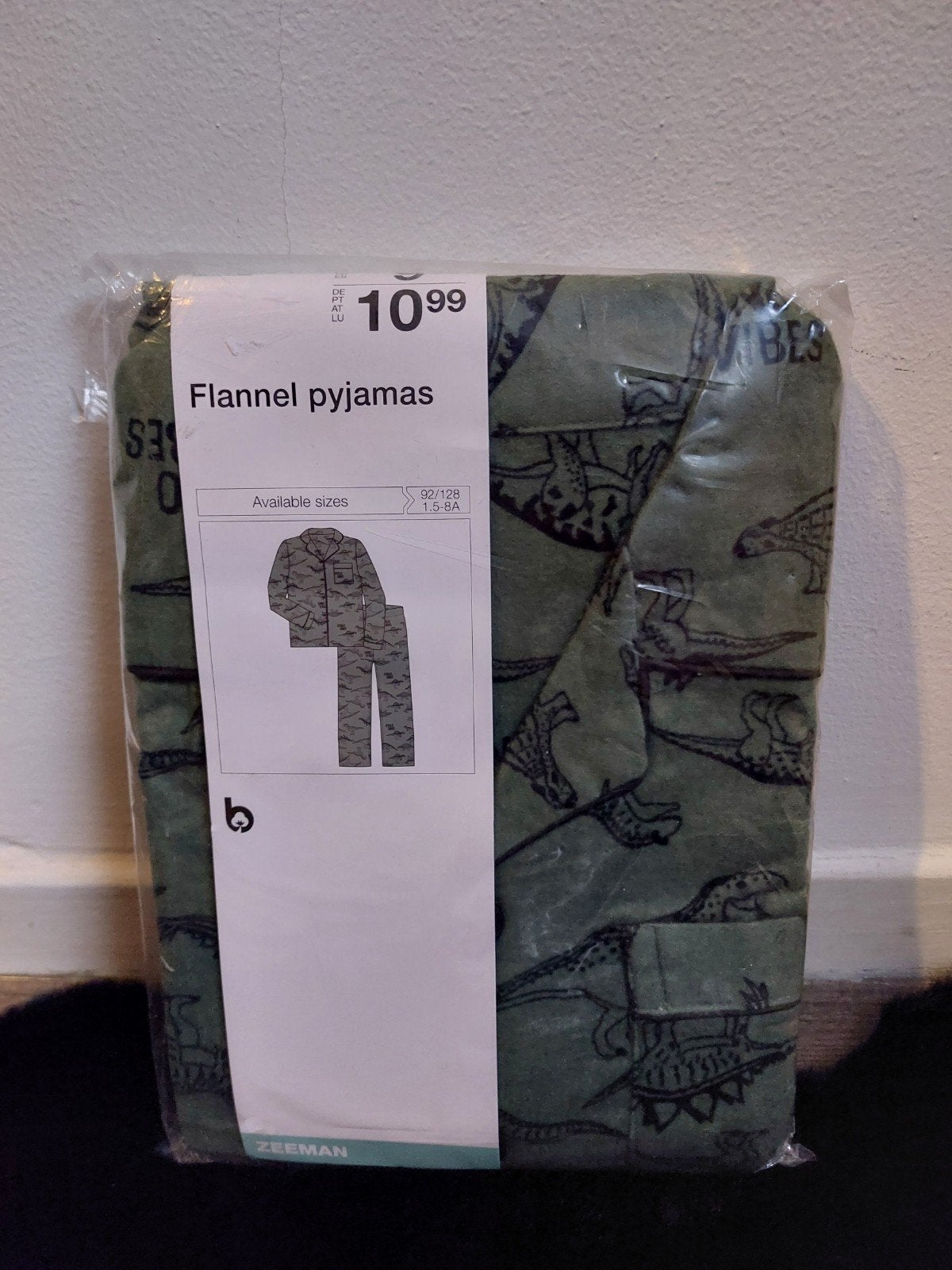 Flanellen pyjama met Dino's maat 122/128, Ophalen of Verzenden, Nieuw