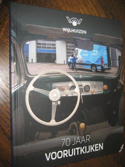 WIJLHUIZEN 70 JAAR VOORUITKIJKEN, Ophalen of Verzenden, 20e eeuw of later, Zo goed als nieuw
