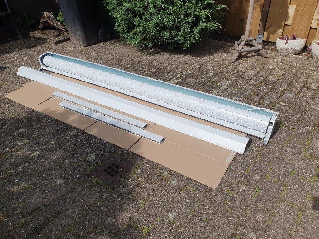 ongebruikt, elektrisch Rolluik wit, Ophalen, Zo goed als nieuw, 200 cm of meer, Elektrische bediening