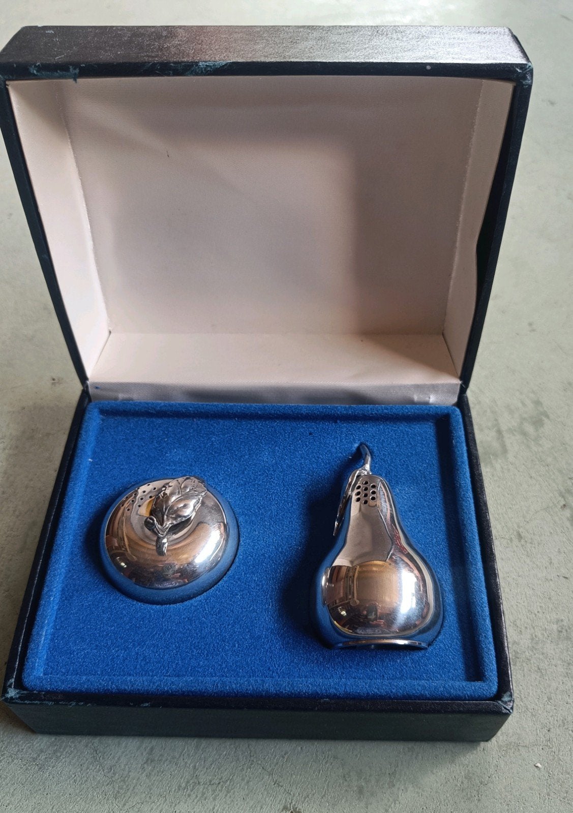 Peper en zout stel (appel en peer)van Kirk Pewter, Antiek en Kunst, Ophalen of Verzenden