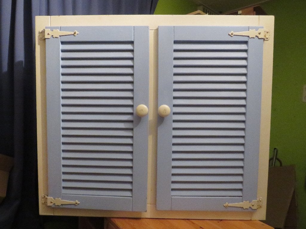 vintage hangkastje met blauw geschilderde jalouziedeurtjes, Ophalen