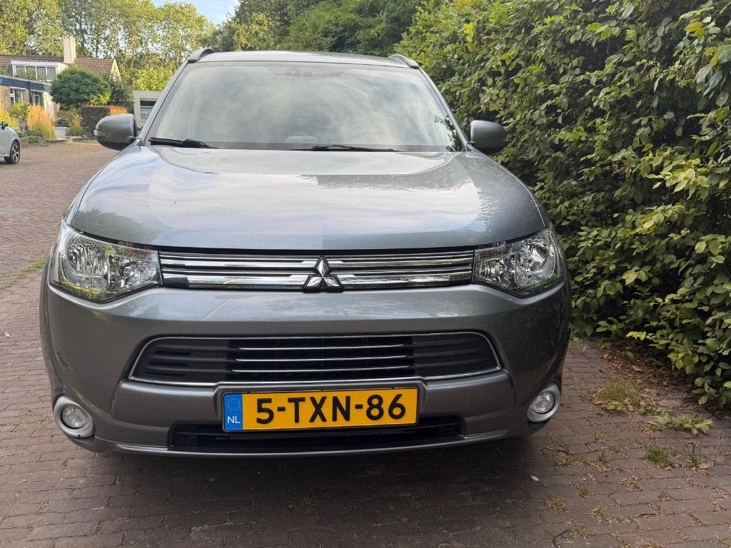 Mitsubishi Outlander 2.0 Dohc Mivec Phev 203pk 4WD CVT 5P, Auto's, Outlander, Zwart, 4 cilinders, Leder en Stof
