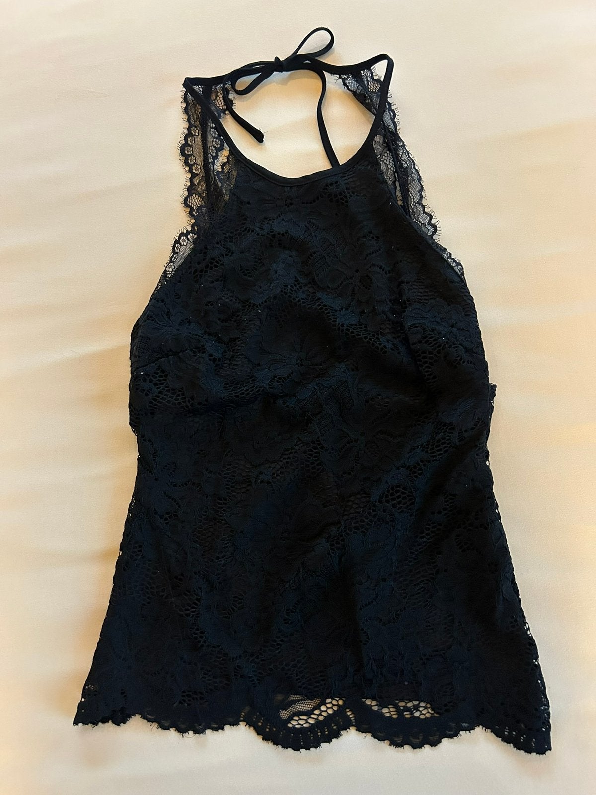 H&M topje zwart met kant en open rug XS, Kleding | Dames, Zwart, Ophalen of Verzenden, Zo goed als nieuw, Zonder mouw
