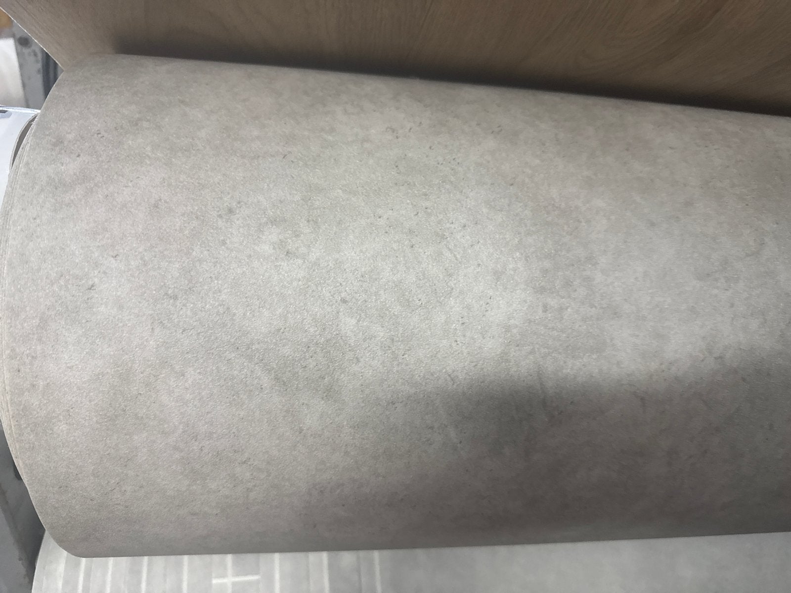 Nieuwe rol betonlook vinyl 11,20x4m direct leverbaar, Ophalen, Nieuw, 25 tot 50 m², Grijs