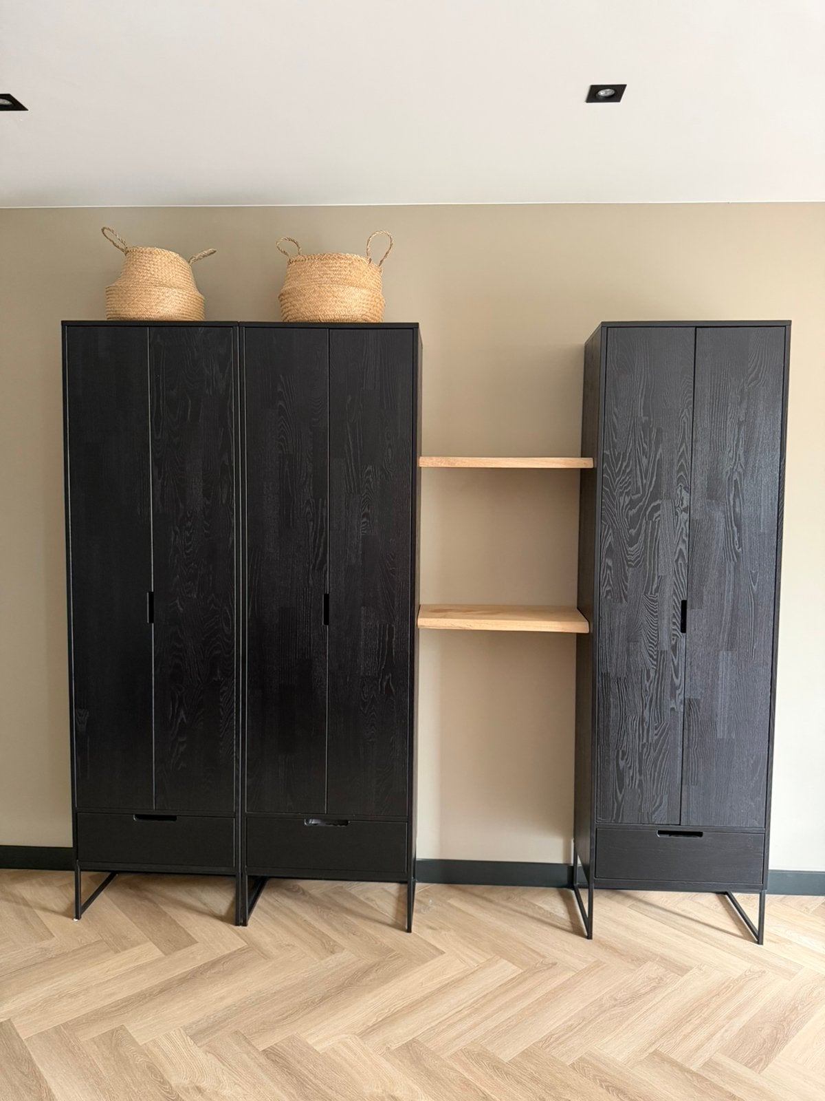 3x WOOOD Silas hoge kast Blacknight – per 2 of 3 te koop, Ophalen, Met lade(s), 200 cm of meer, 50 tot 100 cm