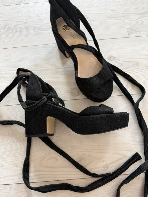 River Island zwarte plateau hakken sandalen maat 39, Zo goed als nieuw, River Island, Zwart, Sandalen of Muiltjes